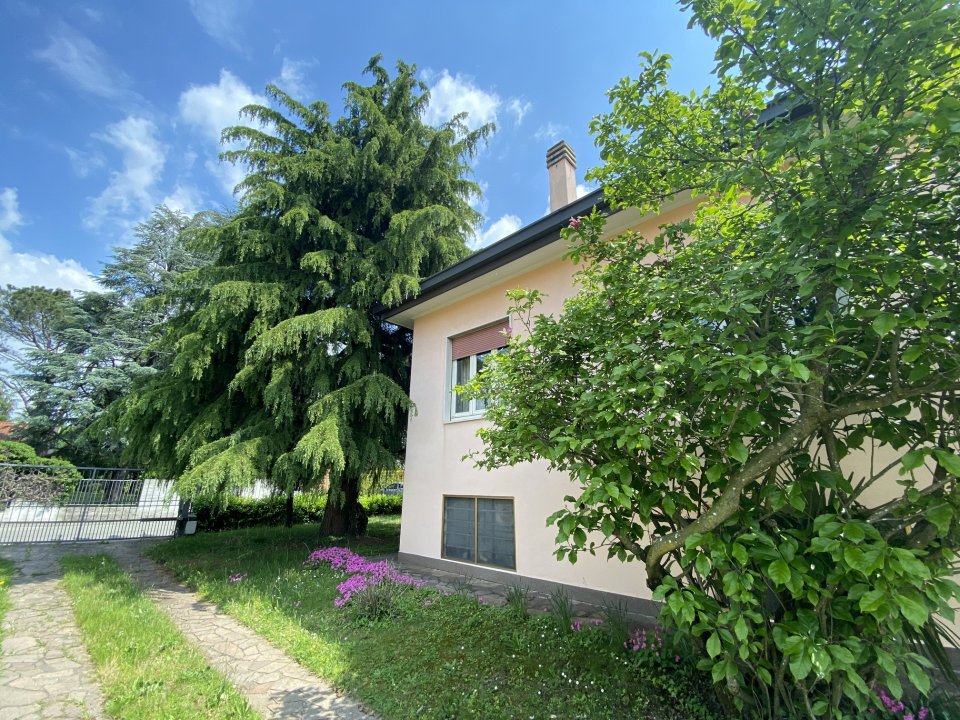 For sale villa in quiet zone Bernareggio Lombardia foto 5